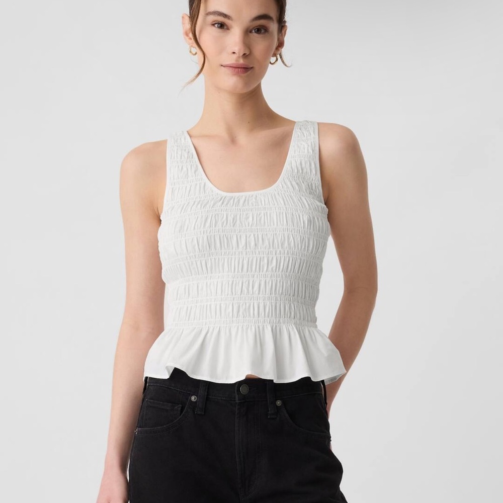 NWT Gap Smocked Peplum Tank